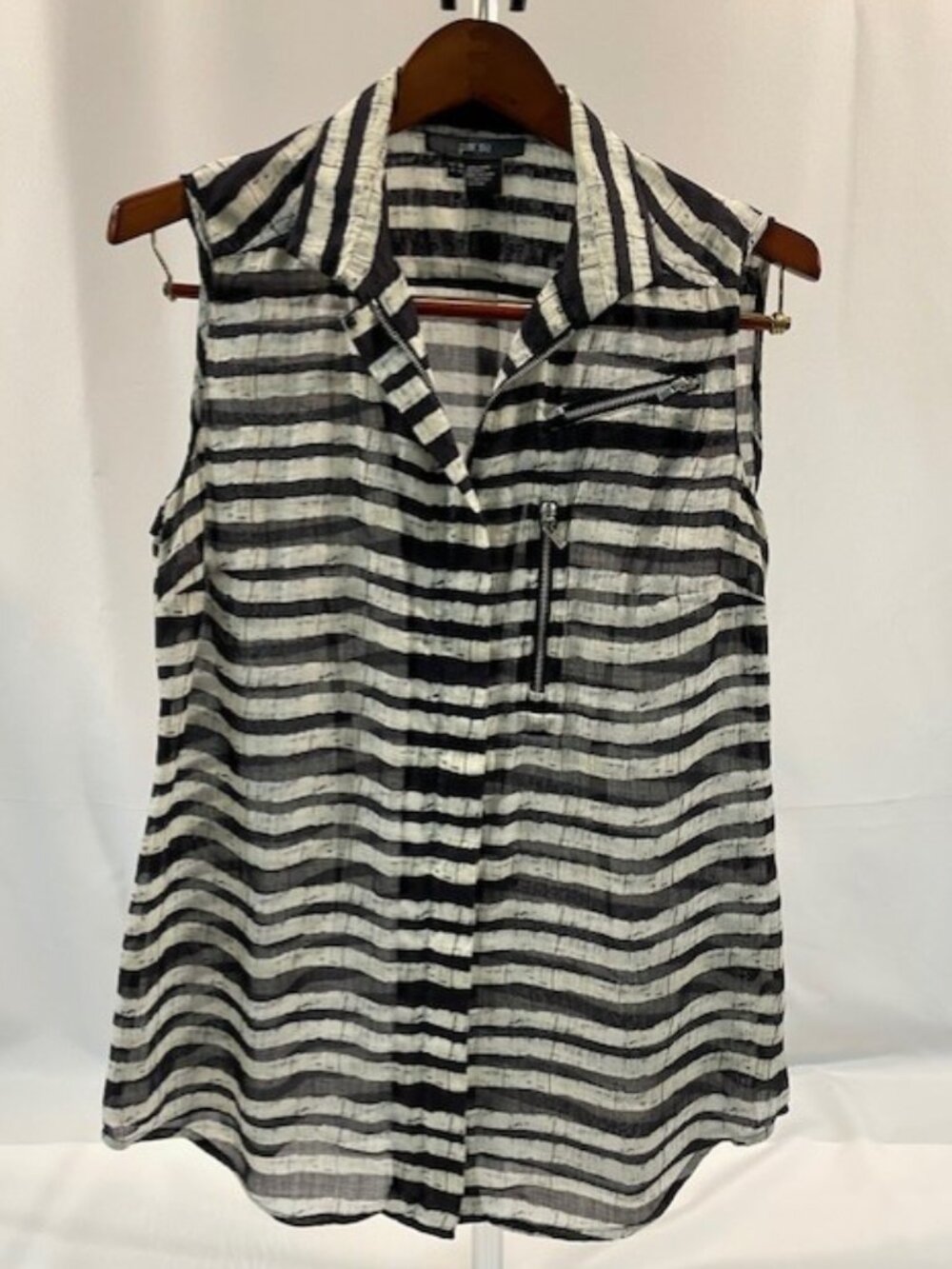 Ladies Per Se Black & White Sleeveless Blouse